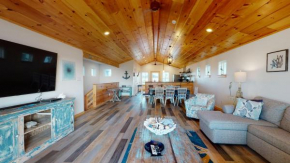 PFC1006 Spacious Home in Town, Shared Pool, Ample Parking, Near Restaurants
